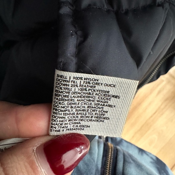 Club Monaco puffer vest - Picture 4 of 5